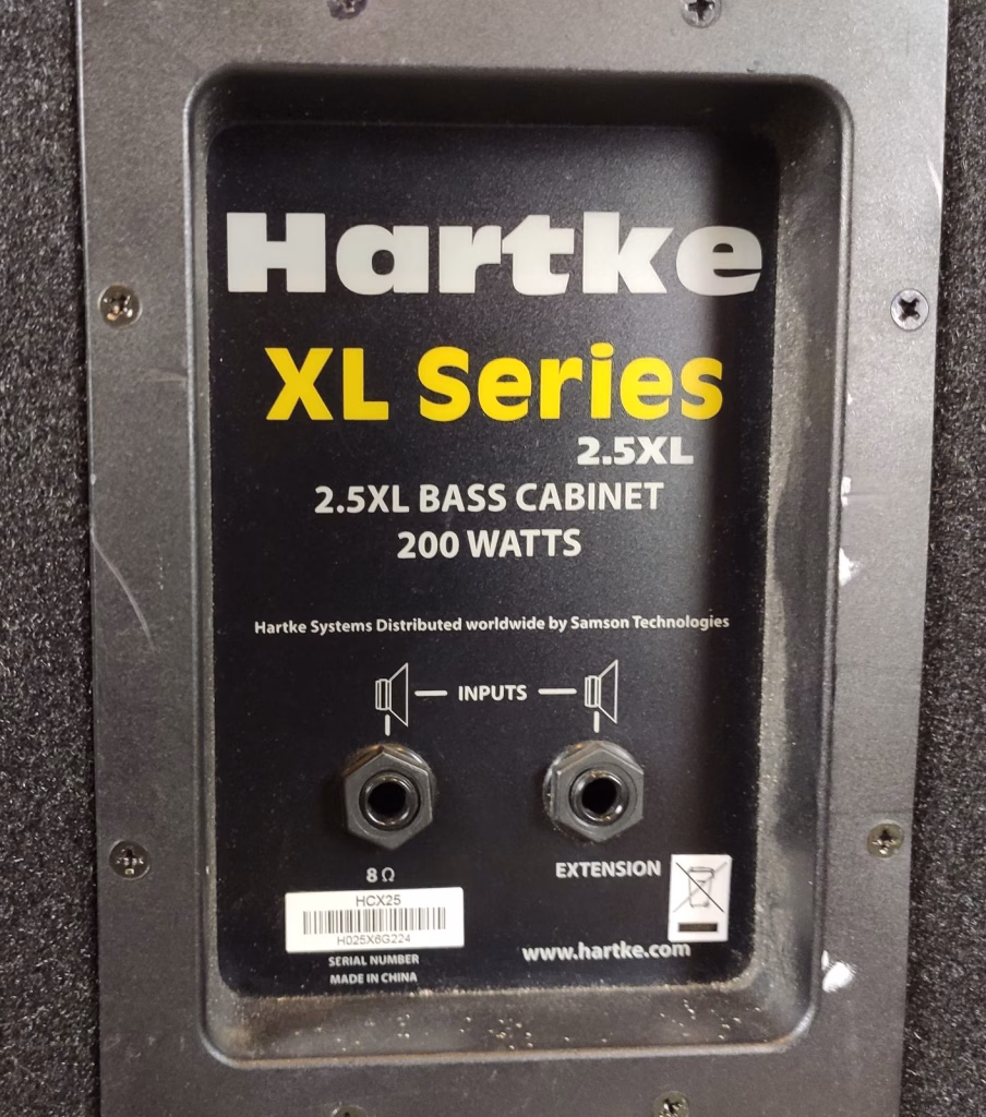 hartke 2.5XL black bass cabinet