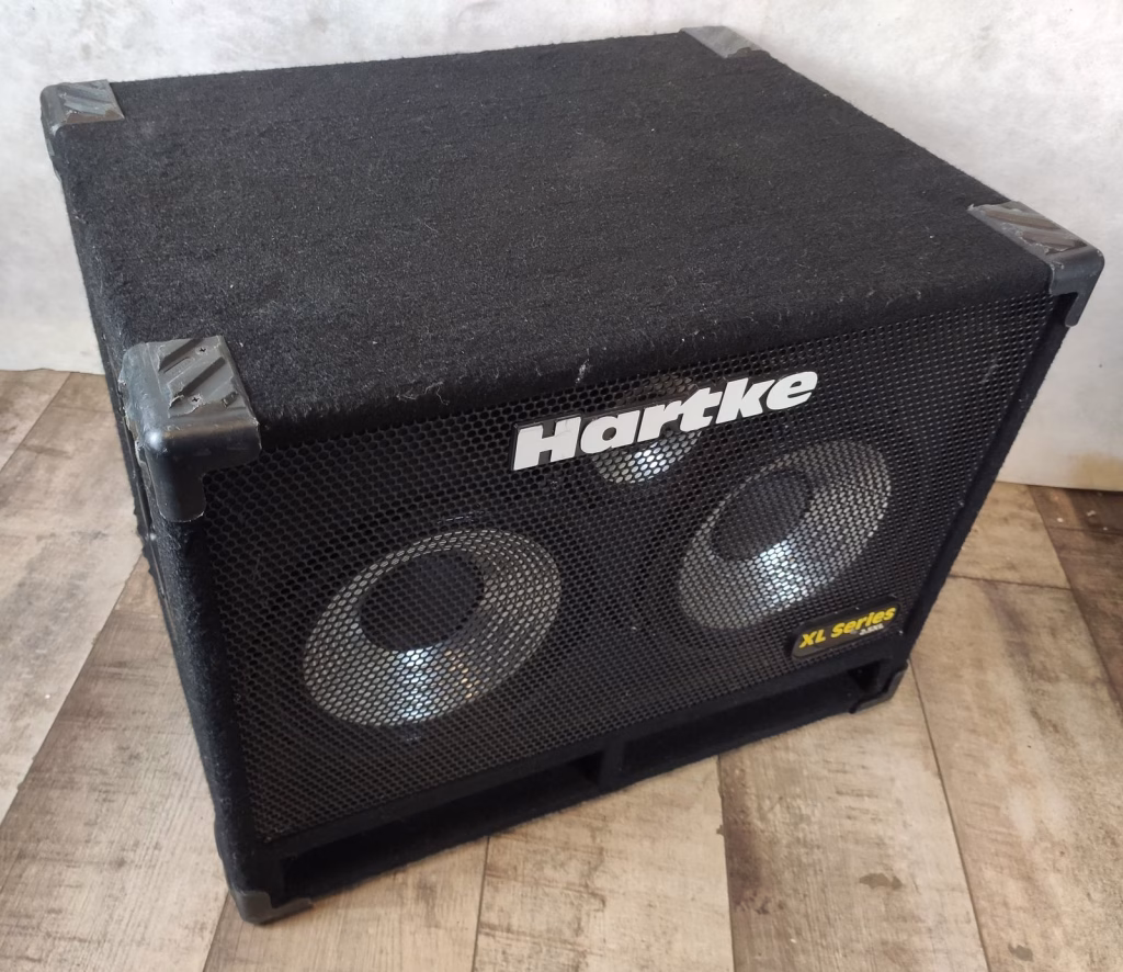 hartke 2.5XL black bass cabinet